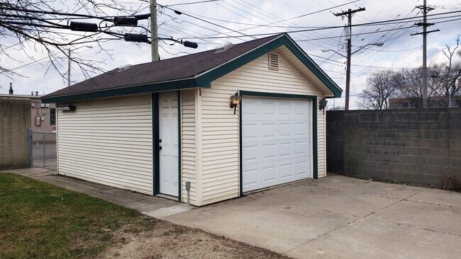 Foto del edificio - 28833 Groveland St