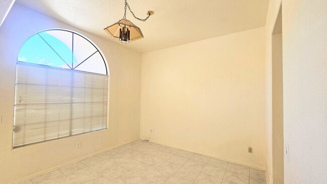 Building Photo - Gorgeous Single Story Home- Huge Back Yard...