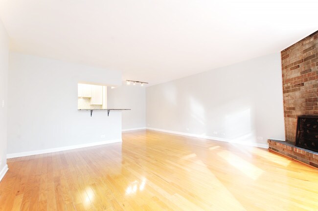 Building Photo - 744 W Gordon Terrace