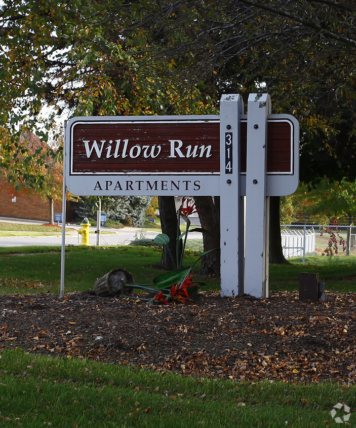 Signage - Willow Run Apartments