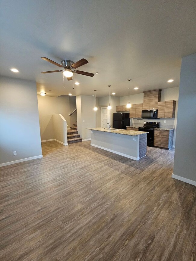 Foto del edificio - Maddyn Village Town Home