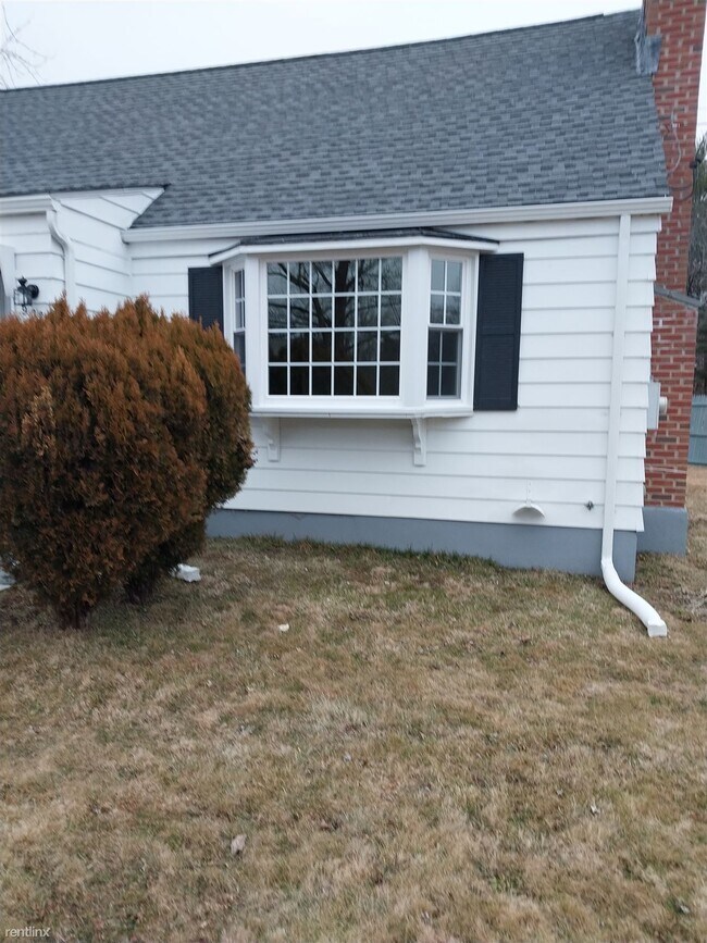 Building Photo - 3 br, 2.5 bath House - 902 Plymouth Street
