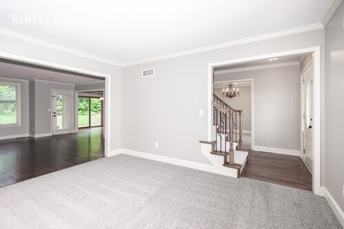 Building Photo - Spacious 4-Bedroom 2-story Prairie Village...