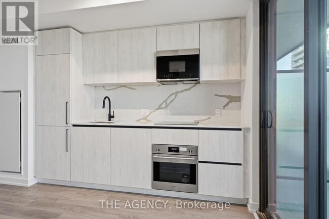 Building Photo - 35 Parliament St