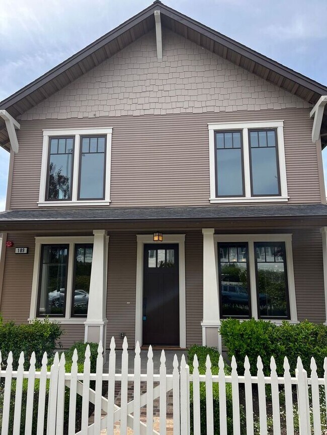 3 bedroom 2.5 bathroom Single Fam... House for Rent in