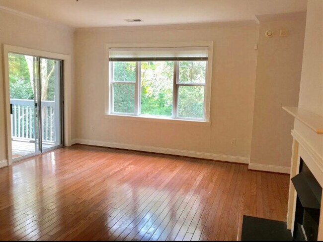 Foto del edificio - 5601 Fairview Rd