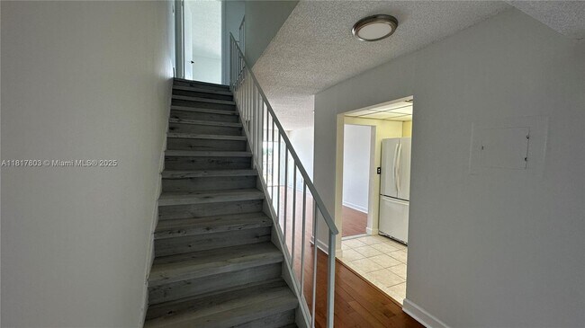 Building Photo - 9359 Fontainebleau Blvd