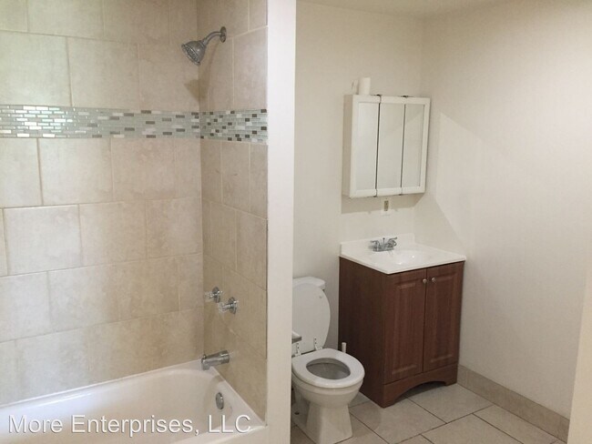 Building Photo - 252 Oak Ave