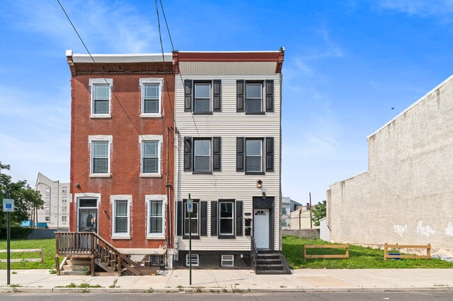 Photo - 2219 W Oxford St Townhome