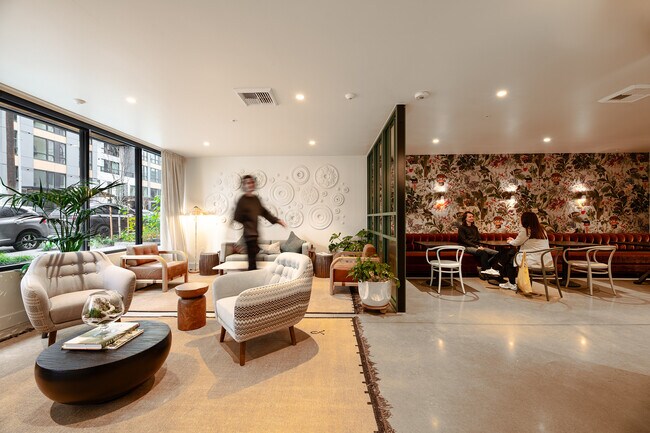 Edificio Este.1 - West Building