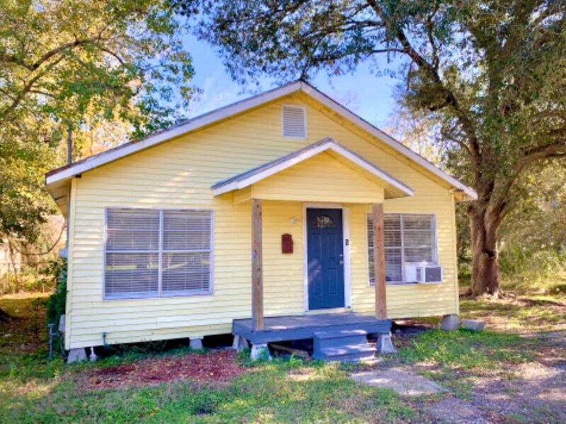 Foto principal - 722 N Ave D