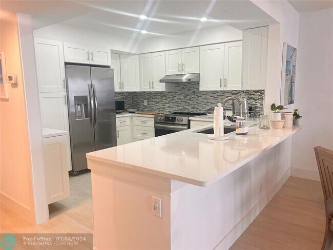 Building Photo - 3900 Galt Ocean Dr