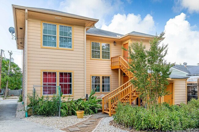 Foto del edificio - 611 W Ridgewood Ct
