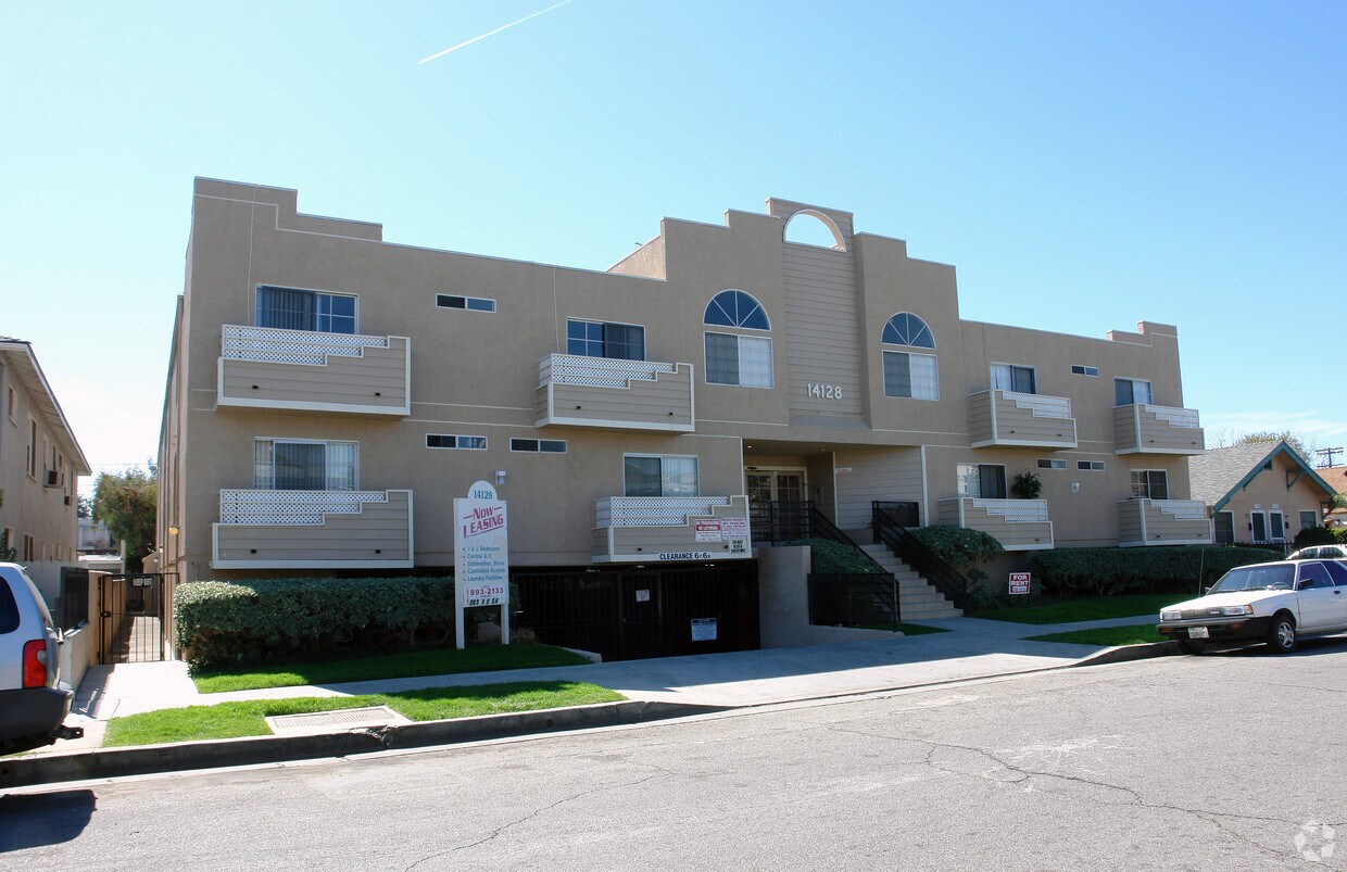 Building Photo - 14128 Gilmore St