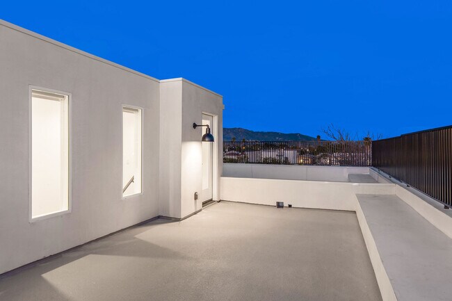 Foto del edificio - 5720 Fulcher Ave