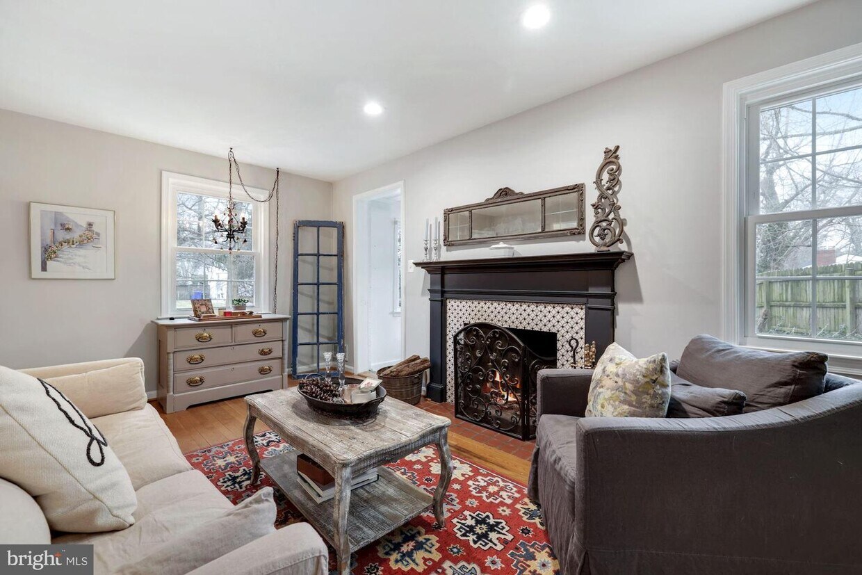 Primary Photo - 8 E Franklin Ave