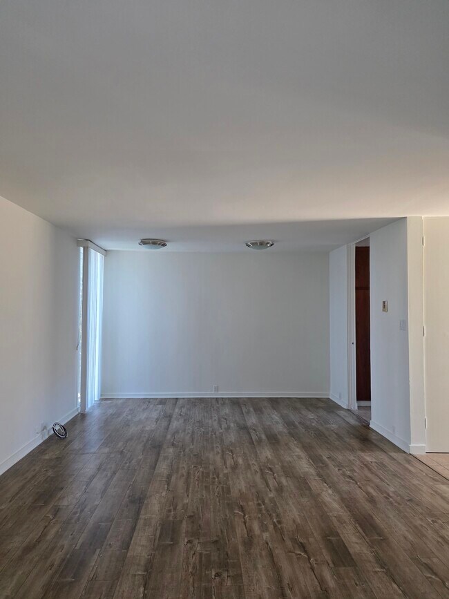 Sala de estar - 1145 Yale St