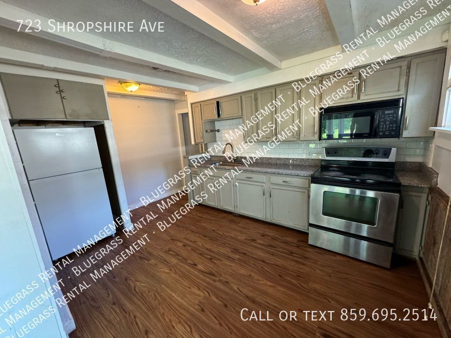 Primary Photo - Large LEXINGTON Home!
