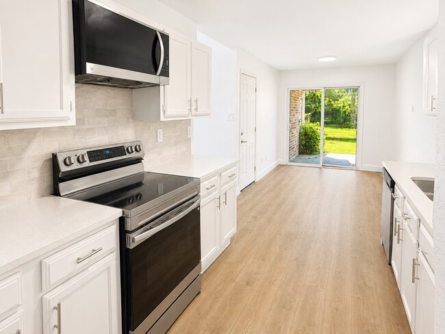 Foto del edificio - Fully Remodeled 3 Bed / 2 Bath Home with Solar Panels — Low Electric Bills
