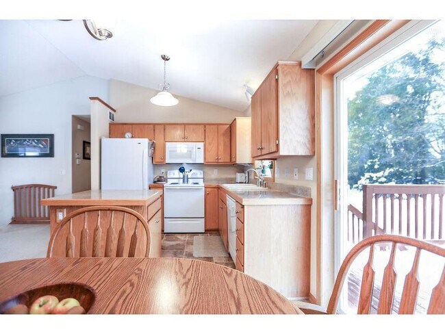 Foto del edificio - 11186 Woods Edge Ave