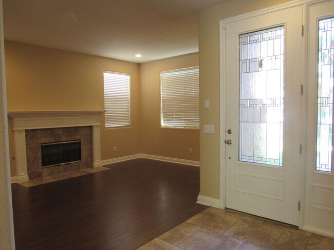 Foto del edificio - Luxurious West Palmdale Home