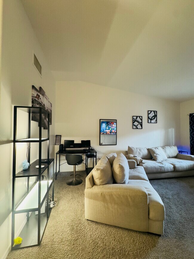 Foto del edificio - 8981 E Golf Links Rd