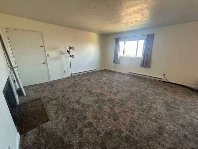 Building Photo - 2320 W Foothills Dr