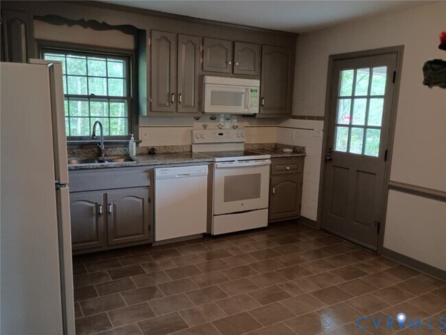 Foto del edificio - 4749 Richmond Tappahannock Hwy