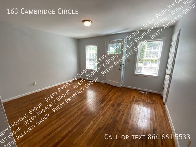 Foto del edificio - 163 Cambridge Cir