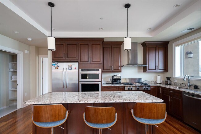 Foto del edificio - 250 Henley Pl