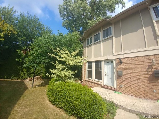 Building Photo - 965 Barclay Ln