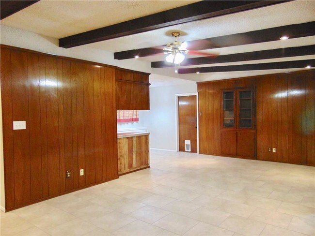 Building Photo - 4410 Sutton Ln
