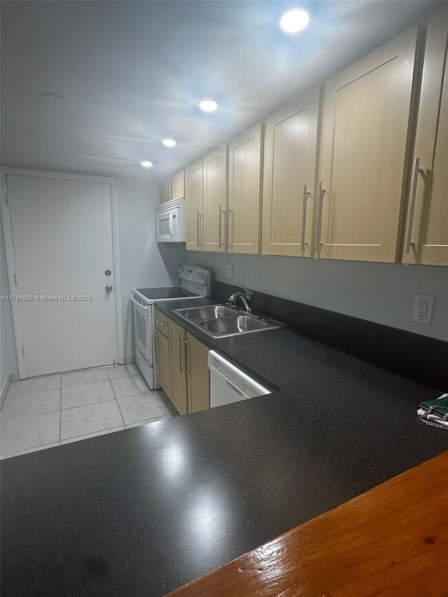 Building Photo - 8101 SW 73rd Ave
