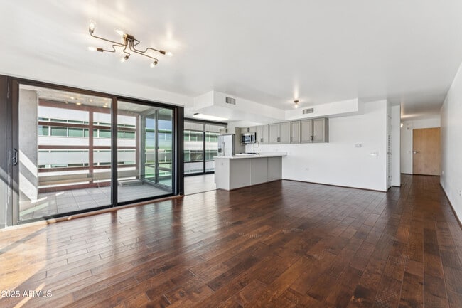 Foto del edificio - 4808 N 24th St