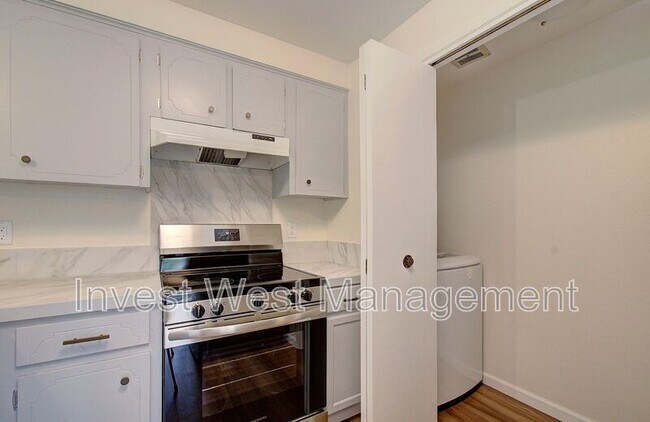 Foto del edificio - 2920 Harney St