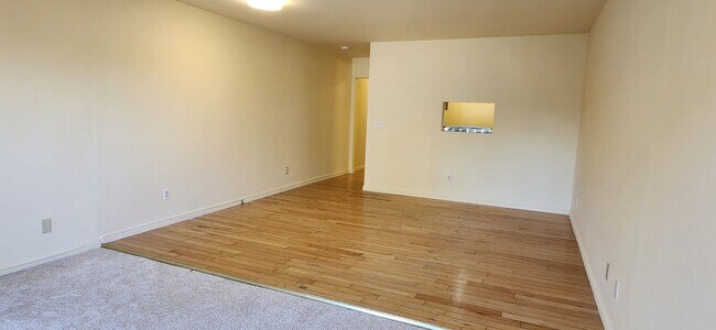 Foto del edificio - 2 bedroom 2 bath townhome close by Richmon...