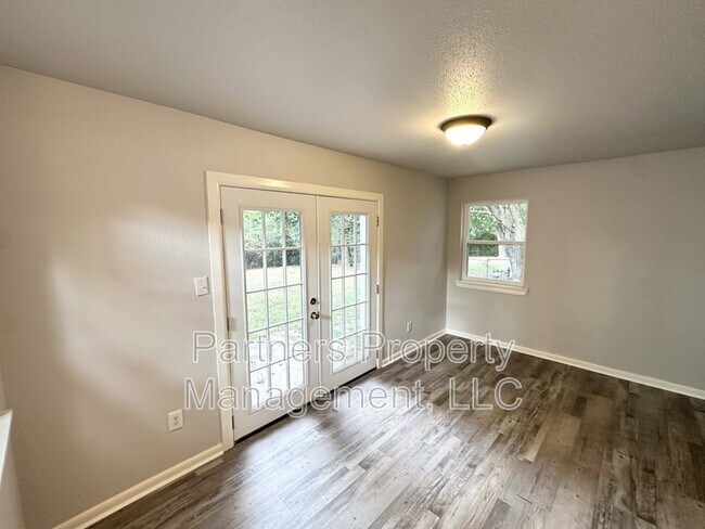 Building Photo - 2409 Cottonwood Pl