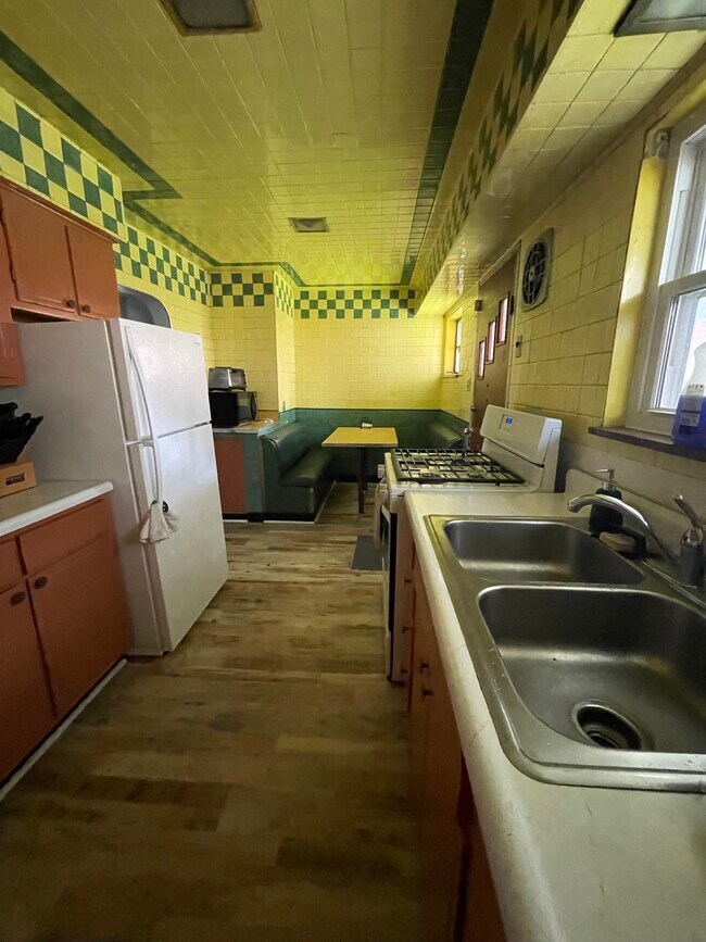 409 Lawn St, Pittsburgh, PA 15213 House Rental in Pittsburgh, PA