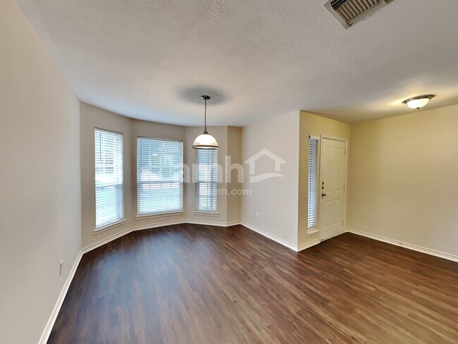 Foto del edificio - 2219 Shady Pine Dr