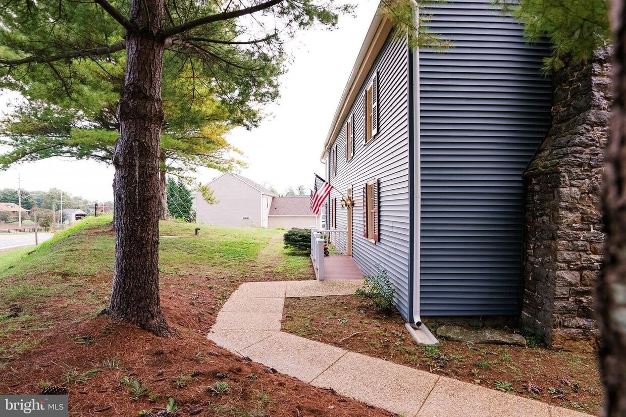 949 Cedar Creek Grade, Winchester, VA 22601 House Rental in