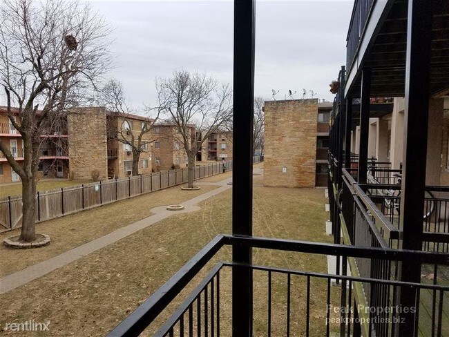 Building Photo - 6414 N Ridge Blvd