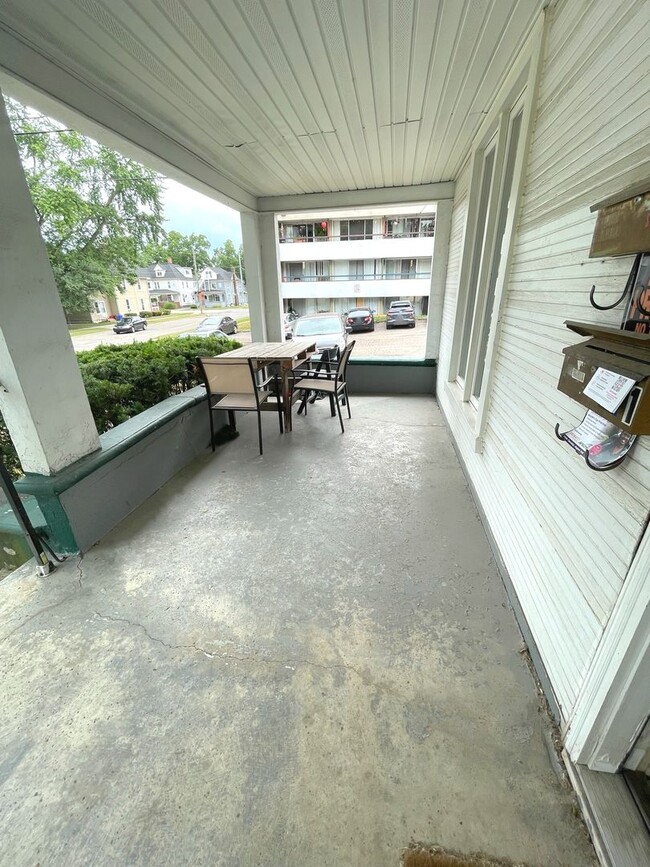 Building Photo - 211 Ballard St