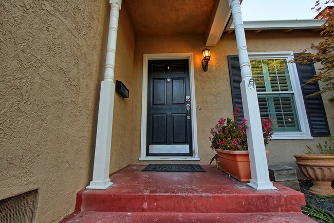 Building Photo - 455 N Tuxedo Ave