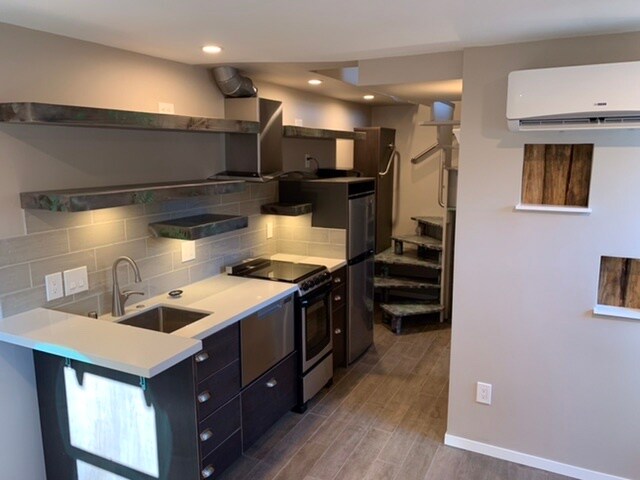 Building Photo - 444 Madison Dr