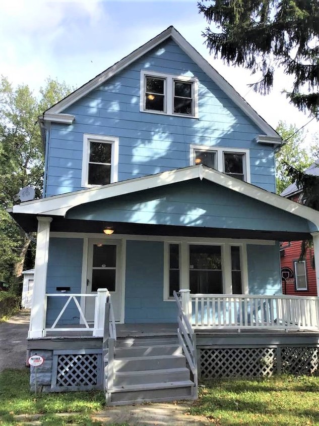 Primary Photo - Updated Smart Home - Self-Showing TODAY!