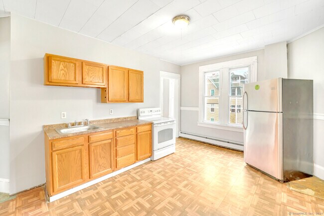 Building Photo - 91 Draher St