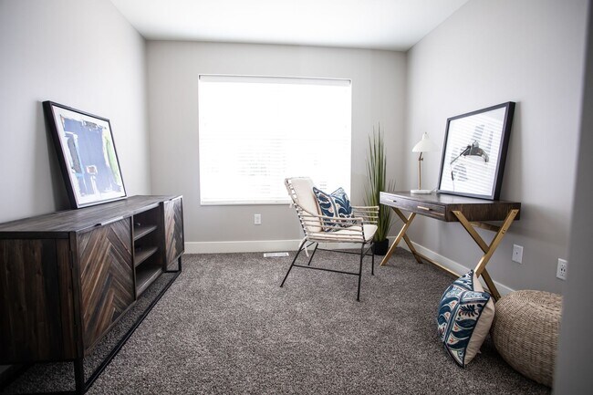 Foto del edificio - Spruce | Three Bedroom - Exterior Walkout
