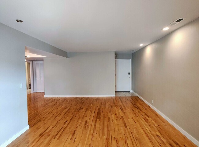 Foto del edificio - Beautiful 2 Bd 2 Bath Condo in Murray