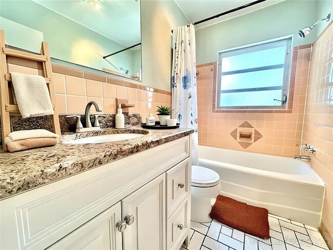 Building Photo - 528 E Center St