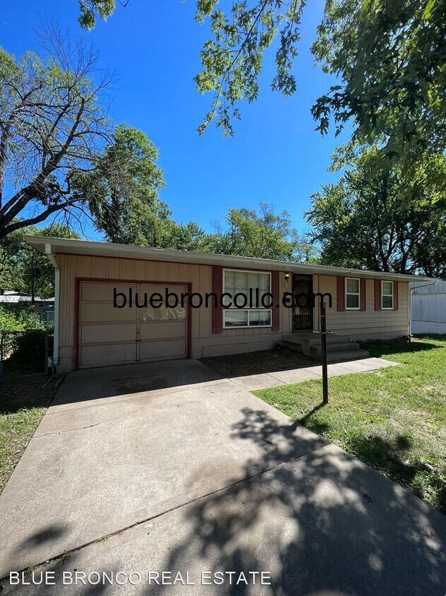 3 br, 1.5 bath House 8606 E 93rd Ter House Rental in Kansas City